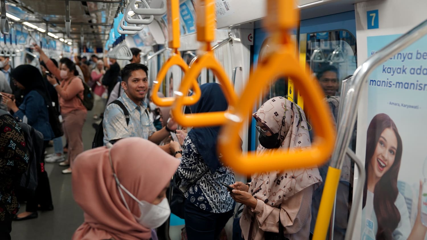 Tarif KRL, MRT, LRT, Transjakarta Cuma Rp80 di HUT RI ke-80